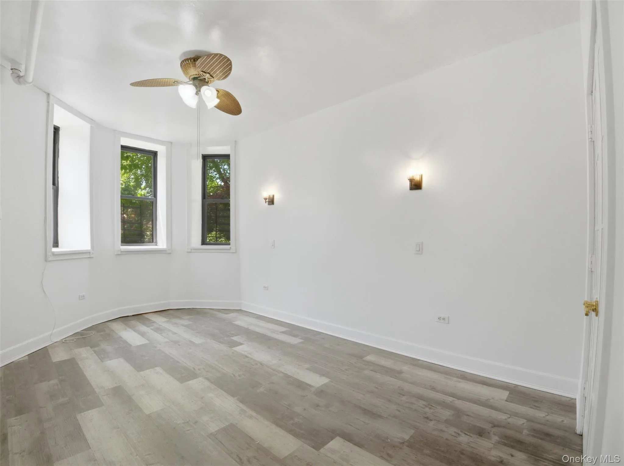 762 Brady Avenue, New York, NY, 3 Bedrooms Bedrooms, 5 Rooms Rooms,1 BathroomBathrooms,Residential Lease,For Rent,Brady,0,997284 762 Brady Avenue, New York, NY, 3 Bedrooms Bedrooms, 5 Rooms Rooms,1 BathroomBathrooms,Residential Lease,For Rent,Brady,0,997284