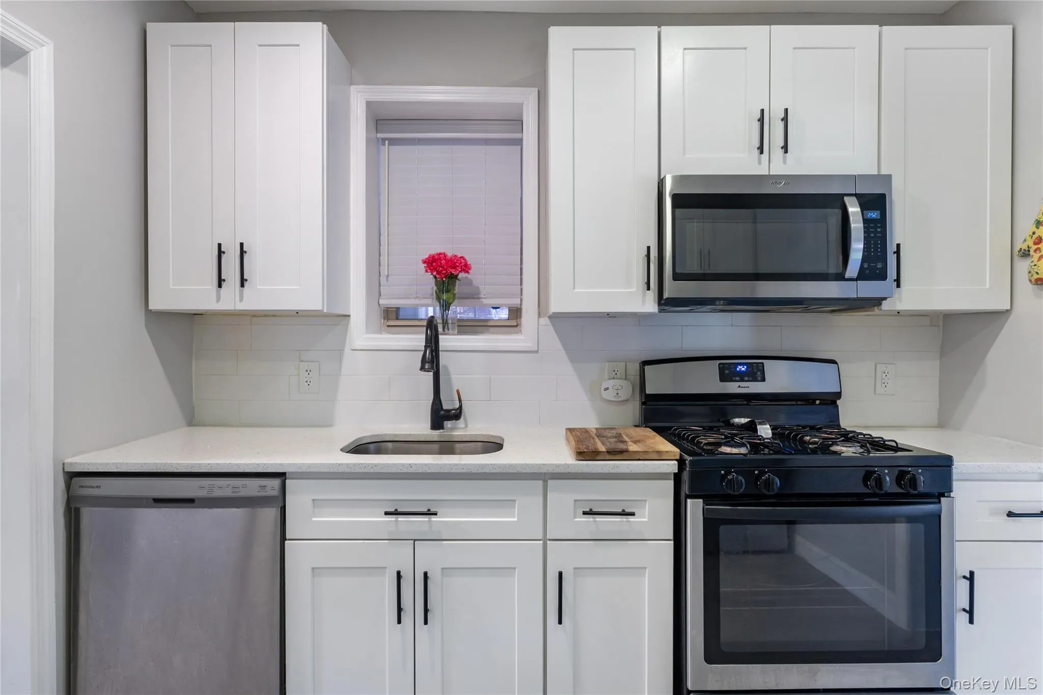 1830 Yates Avenue, New York, NY, 3 Bedrooms Bedrooms, 9 Rooms Rooms,2 BathroomsBathrooms,Residential,For Rent,Yates,0,997294 1830 Yates Avenue, New York, NY, 3 Bedrooms Bedrooms, 9 Rooms Rooms,2 BathroomsBathrooms,Residential,For Rent,Yates,0,997294