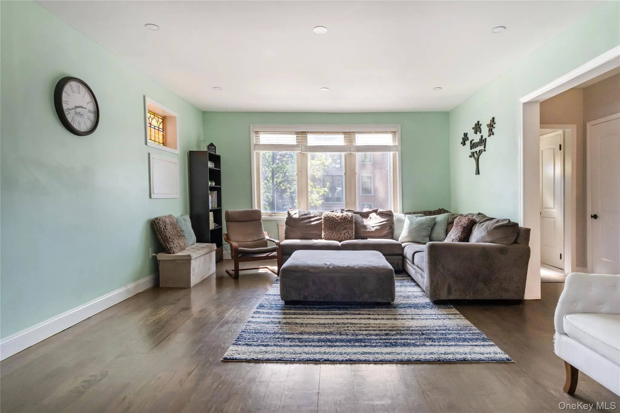 1830 Yates Avenue, New York, NY, 3 Bedrooms Bedrooms, 9 Rooms Rooms,2 BathroomsBathrooms,Residential,For Rent,Yates,0,997294 1830 Yates Avenue, New York, NY, 3 Bedrooms Bedrooms, 9 Rooms Rooms,2 BathroomsBathrooms,Residential,For Rent,Yates,0,997294