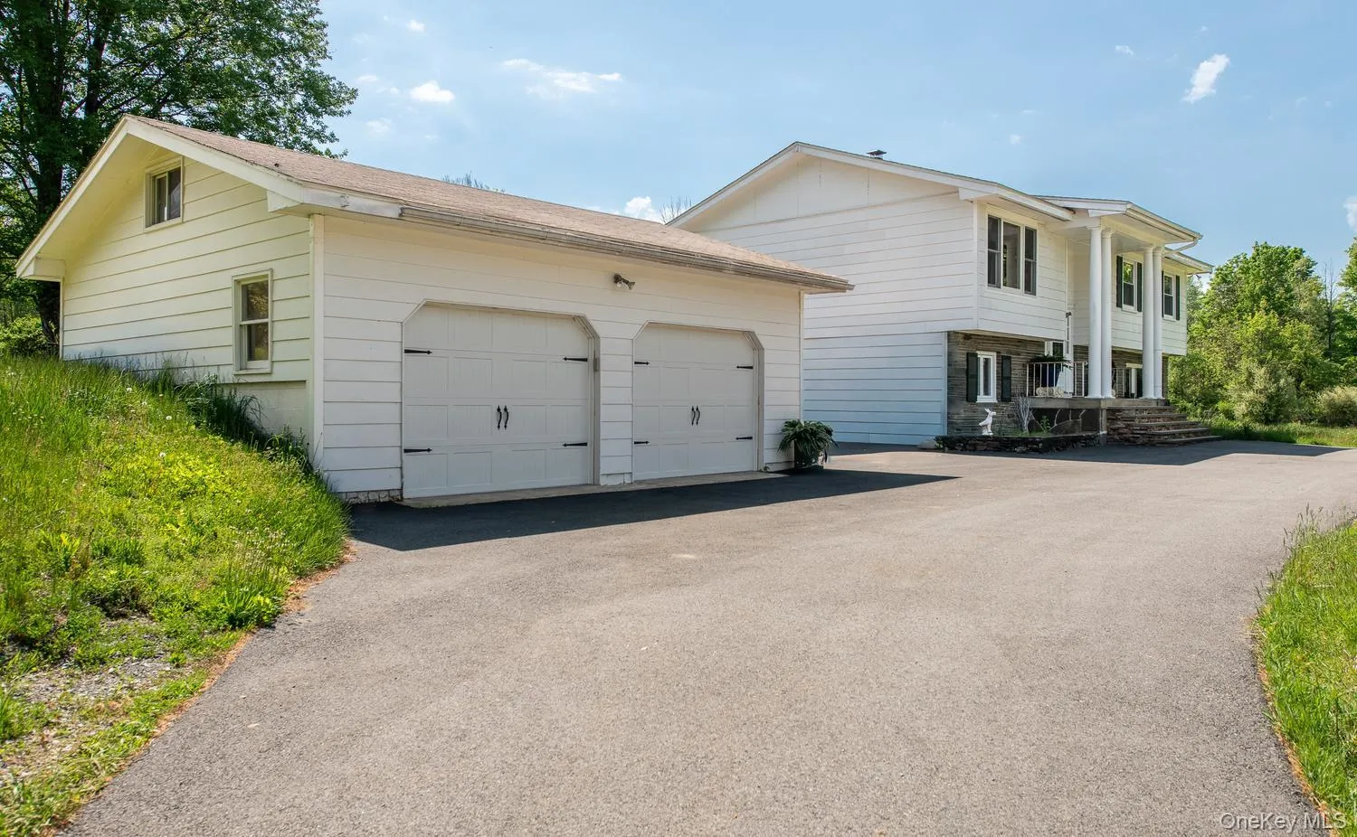 Detached 2-car garage Detached 2-car garage