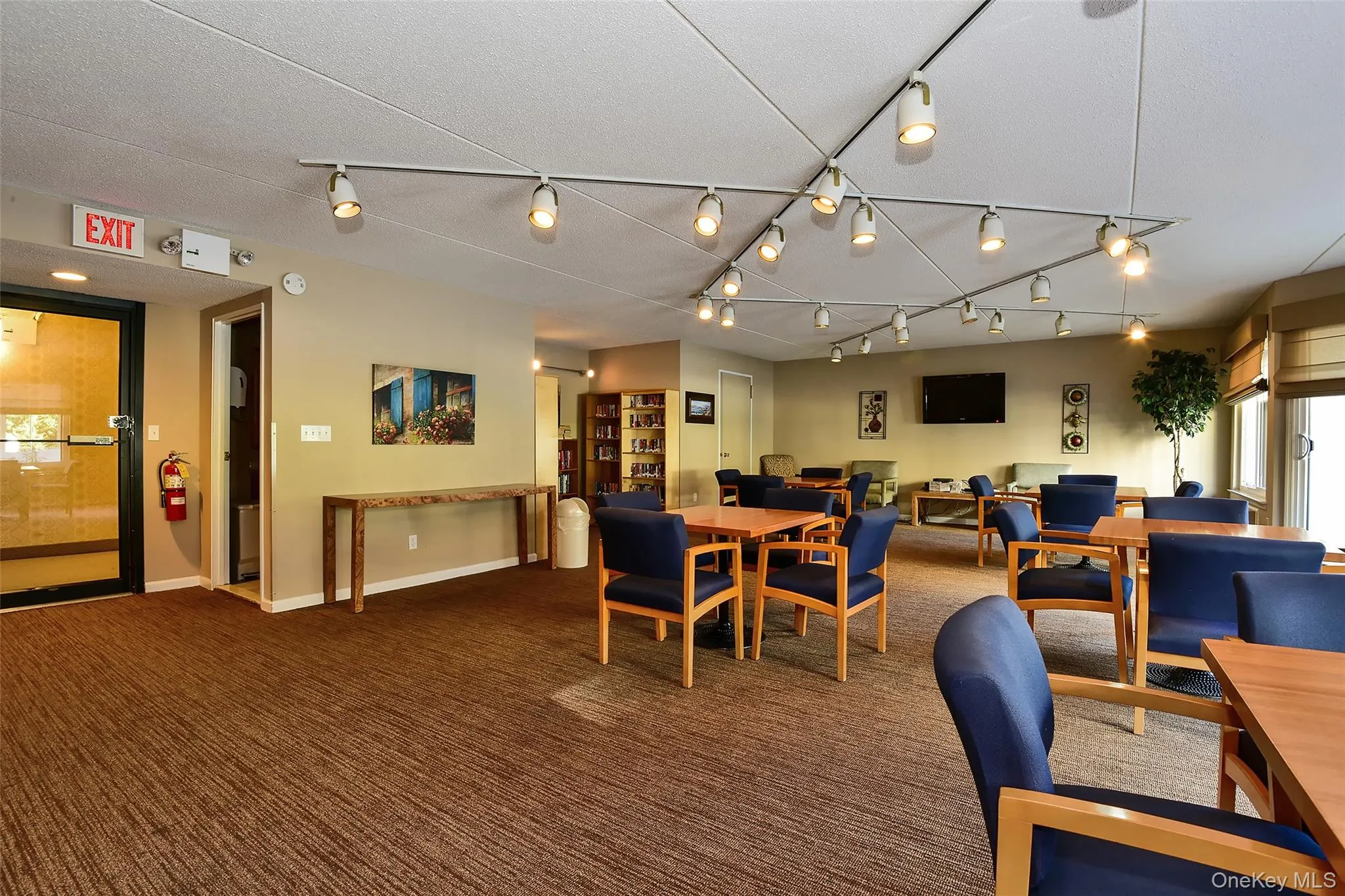 Community room in building with Kitchen, Powder room and yard can be reserved for residents Community room in building with Kitchen, Powder room and yard can be reserved for residents