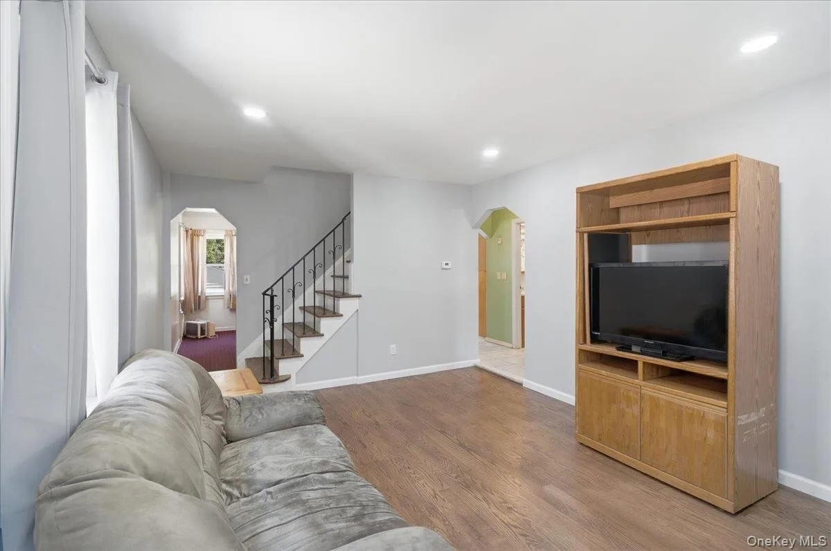 243-11 134th Avenue, New York, NY, 3 Bedrooms Bedrooms, 7 Rooms Rooms,1 BathroomBathrooms,Residential,For Rent,134th,0,997361 243-11 134th Avenue, New York, NY, 3 Bedrooms Bedrooms, 7 Rooms Rooms,1 BathroomBathrooms,Residential,For Rent,134th,0,997361