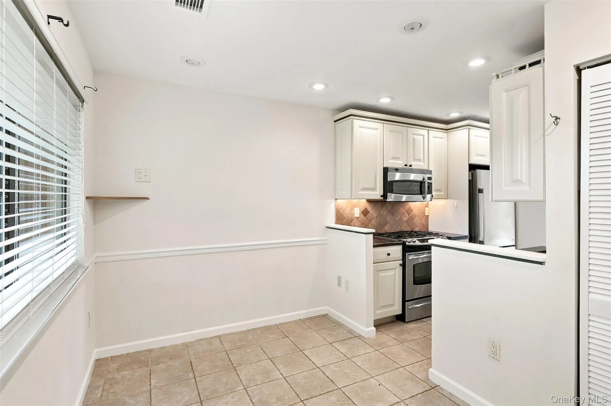 1905 Magnolia Walk, Poughkeepsie, NY, 3 Bedrooms Bedrooms, 8 Rooms Rooms,2 BathroomsBathrooms,Residential,For Rent,Magnolia,0,997362 1905 Magnolia Walk, Poughkeepsie, NY, 3 Bedrooms Bedrooms, 8 Rooms Rooms,2 BathroomsBathrooms,Residential,For Rent,Magnolia,0,997362