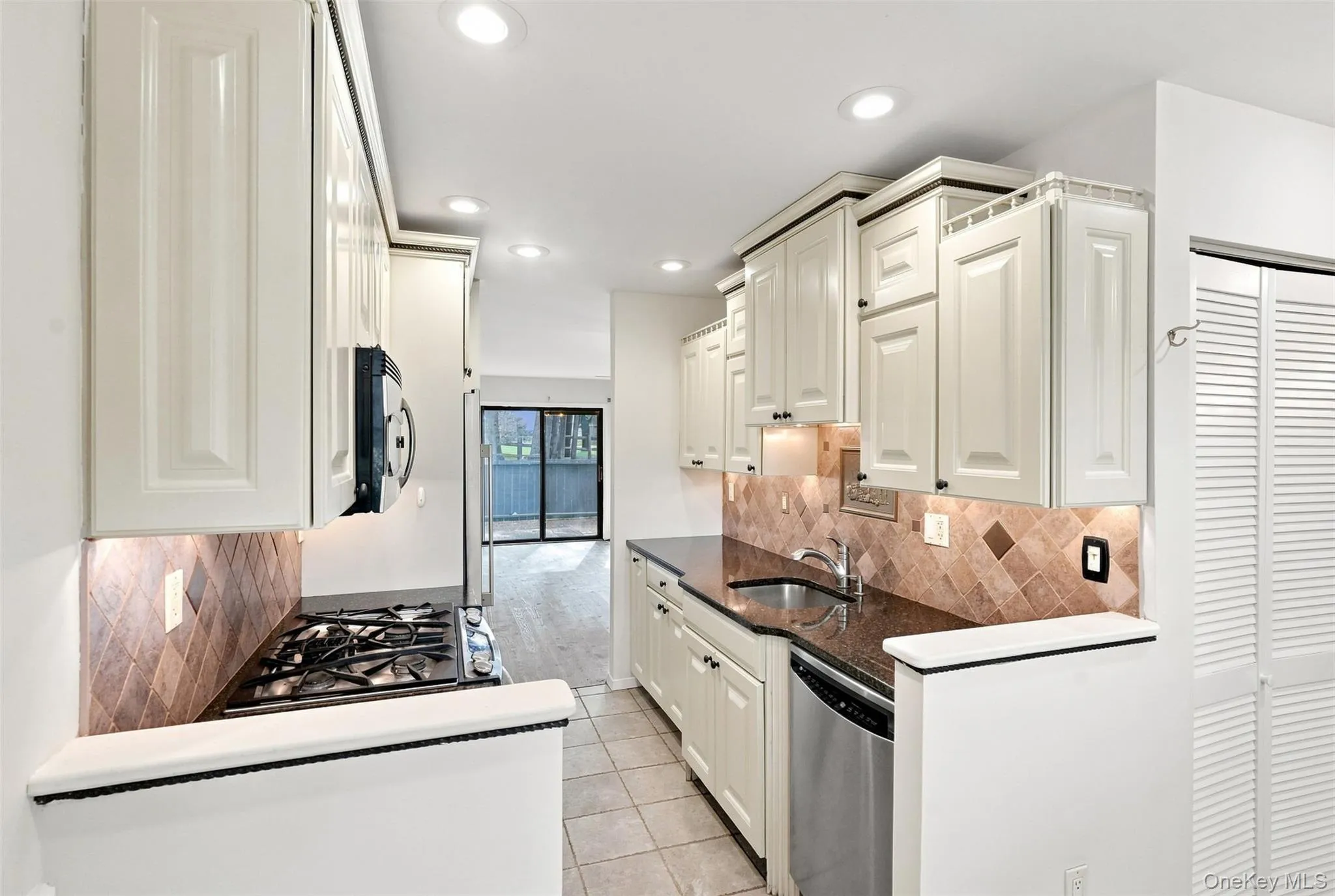 1905 Magnolia Walk, Poughkeepsie, NY, 3 Bedrooms Bedrooms, 8 Rooms Rooms,2 BathroomsBathrooms,Residential,For Rent,Magnolia,0,997362 1905 Magnolia Walk, Poughkeepsie, NY, 3 Bedrooms Bedrooms, 8 Rooms Rooms,2 BathroomsBathrooms,Residential,For Rent,Magnolia,0,997362