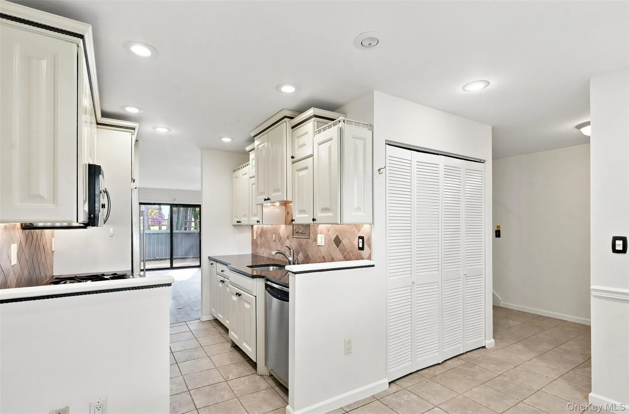 1905 Magnolia Walk, Poughkeepsie, NY, 3 Bedrooms Bedrooms, 8 Rooms Rooms,2 BathroomsBathrooms,Residential,For Rent,Magnolia,0,997362 1905 Magnolia Walk, Poughkeepsie, NY, 3 Bedrooms Bedrooms, 8 Rooms Rooms,2 BathroomsBathrooms,Residential,For Rent,Magnolia,0,997362