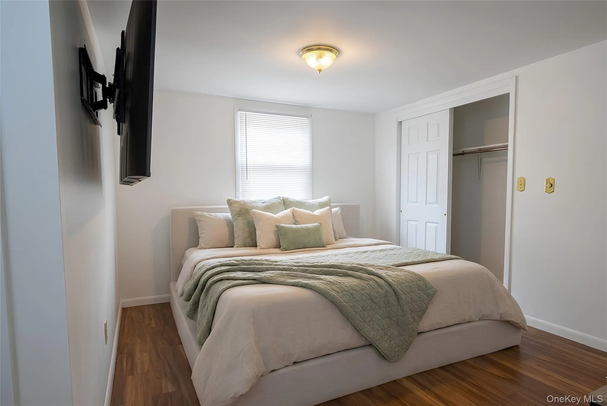 13 Cedarwood Drive, Huntington, NY, 2 Bedrooms Bedrooms, 4 Rooms Rooms,1 BathroomBathrooms,Residential Lease,For Rent,Cedarwood,0,997379 13 Cedarwood Drive, Huntington, NY, 2 Bedrooms Bedrooms, 4 Rooms Rooms,1 BathroomBathrooms,Residential Lease,For Rent,Cedarwood,0,997379