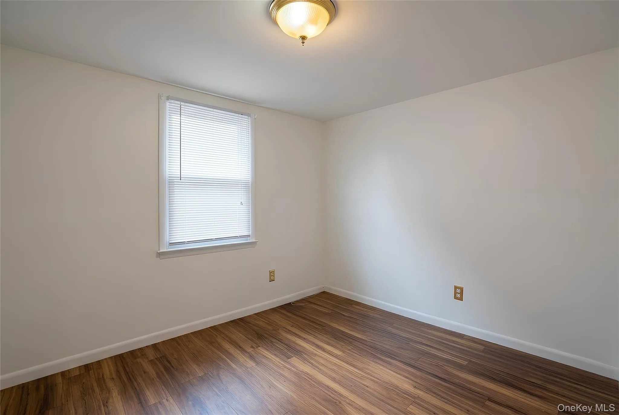 13 Cedarwood Drive, Huntington, NY, 2 Bedrooms Bedrooms, 4 Rooms Rooms,1 BathroomBathrooms,Residential Lease,For Rent,Cedarwood,0,997379 13 Cedarwood Drive, Huntington, NY, 2 Bedrooms Bedrooms, 4 Rooms Rooms,1 BathroomBathrooms,Residential Lease,For Rent,Cedarwood,0,997379