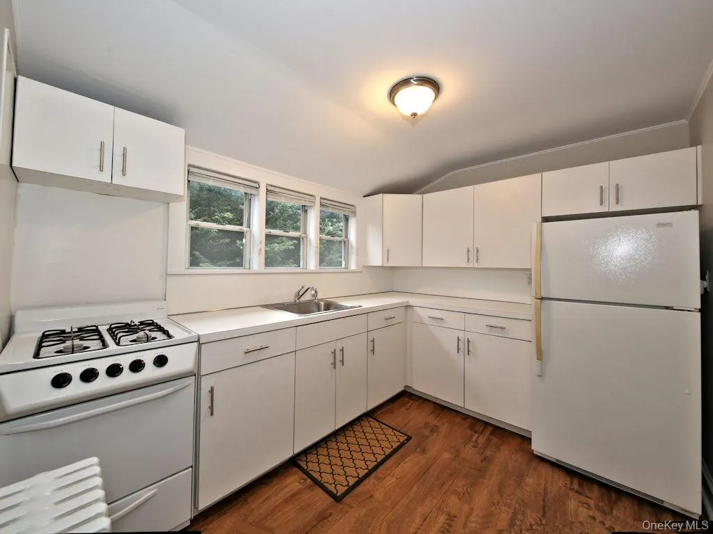 218 Lincoln Avenue, Harrison, NY, 1 Bedroom Bedrooms, 4 Rooms Rooms,1 BathroomBathrooms,Residential Lease,For Rent,Lincoln,0,997427 218 Lincoln Avenue, Harrison, NY, 1 Bedroom Bedrooms, 4 Rooms Rooms,1 BathroomBathrooms,Residential Lease,For Rent,Lincoln,0,997427