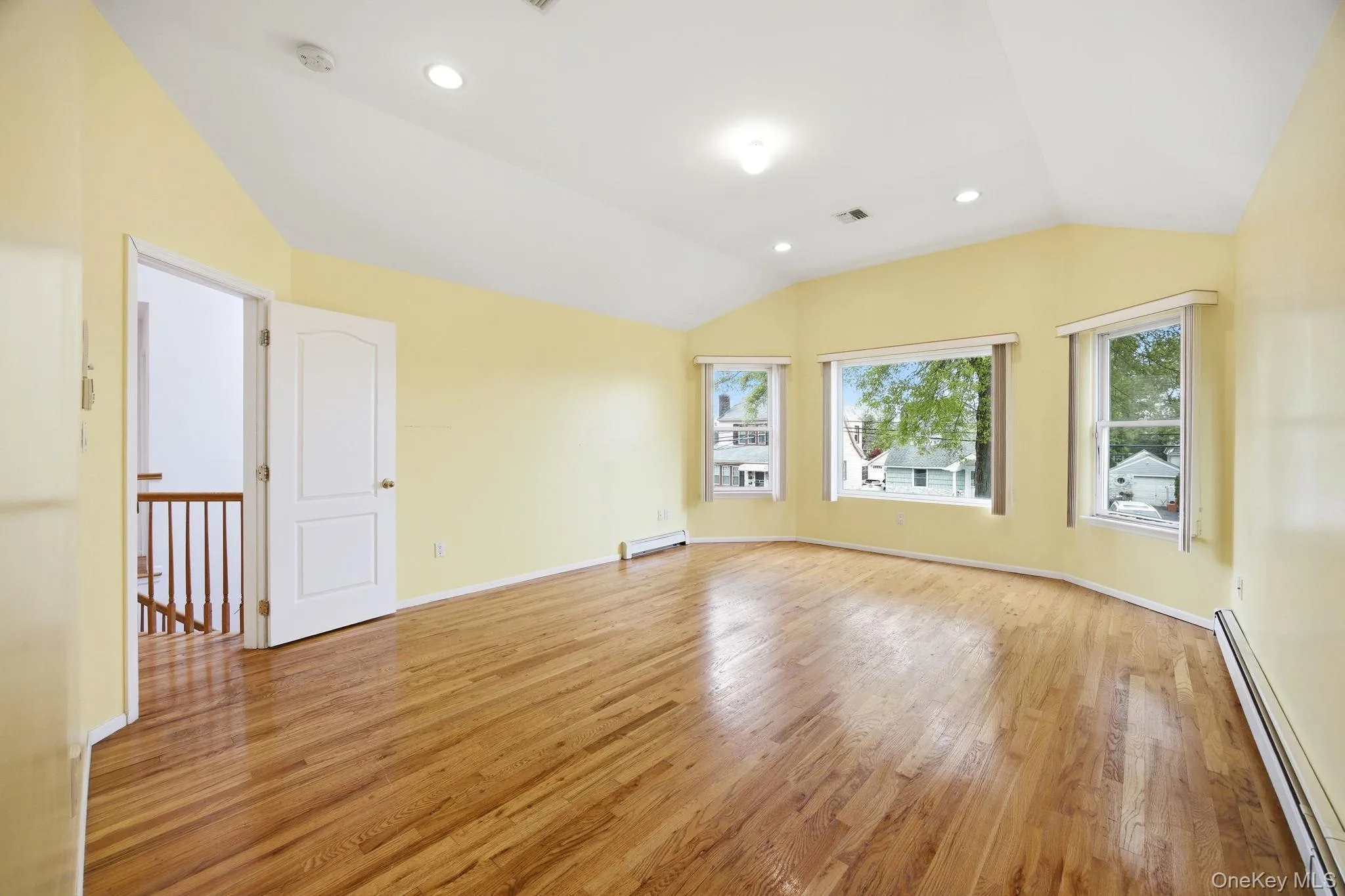 16 6th Avenue, North Hempstead, NY, 4 Bedrooms Bedrooms, 8 Rooms Rooms,2 BathroomsBathrooms,Residential,For Rent,6th,0,997440 16 6th Avenue, North Hempstead, NY, 4 Bedrooms Bedrooms, 8 Rooms Rooms,2 BathroomsBathrooms,Residential,For Rent,6th,0,997440