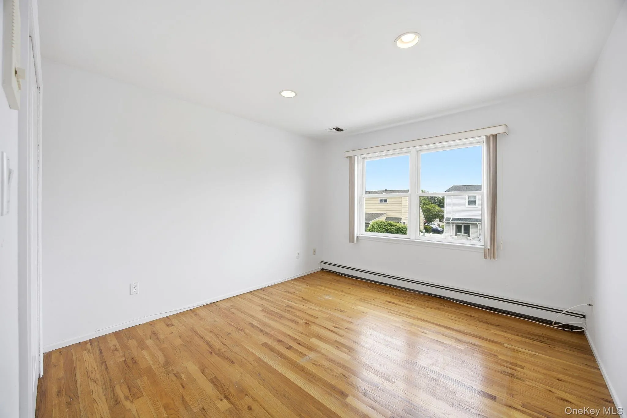16 6th Avenue, North Hempstead, NY, 4 Bedrooms Bedrooms, 8 Rooms Rooms,2 BathroomsBathrooms,Residential,For Rent,6th,0,997440 16 6th Avenue, North Hempstead, NY, 4 Bedrooms Bedrooms, 8 Rooms Rooms,2 BathroomsBathrooms,Residential,For Rent,6th,0,997440