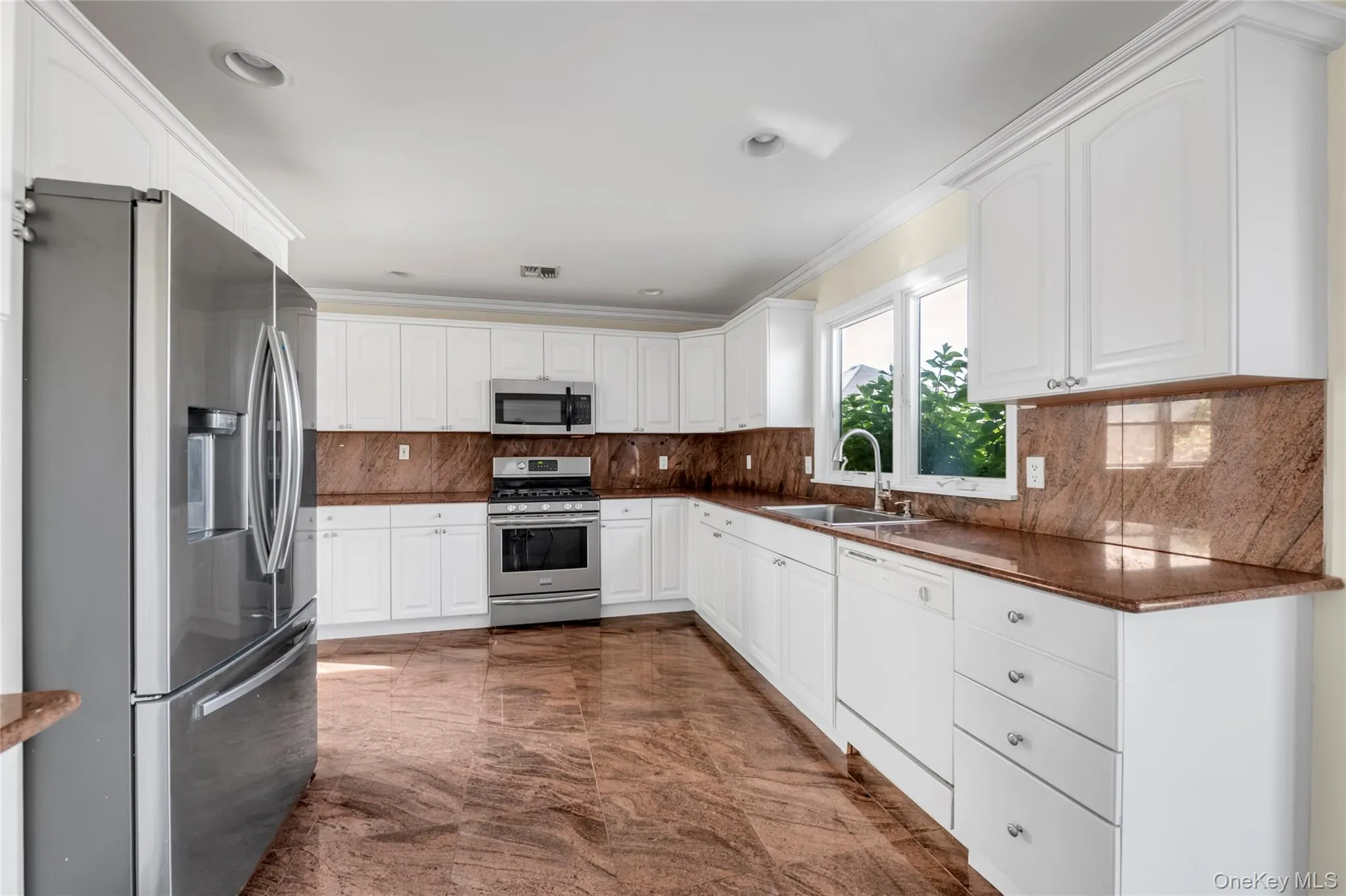 16 6th Avenue, North Hempstead, NY, 4 Bedrooms Bedrooms, 8 Rooms Rooms,2 BathroomsBathrooms,Residential,For Rent,6th,0,997440 16 6th Avenue, North Hempstead, NY, 4 Bedrooms Bedrooms, 8 Rooms Rooms,2 BathroomsBathrooms,Residential,For Rent,6th,0,997440