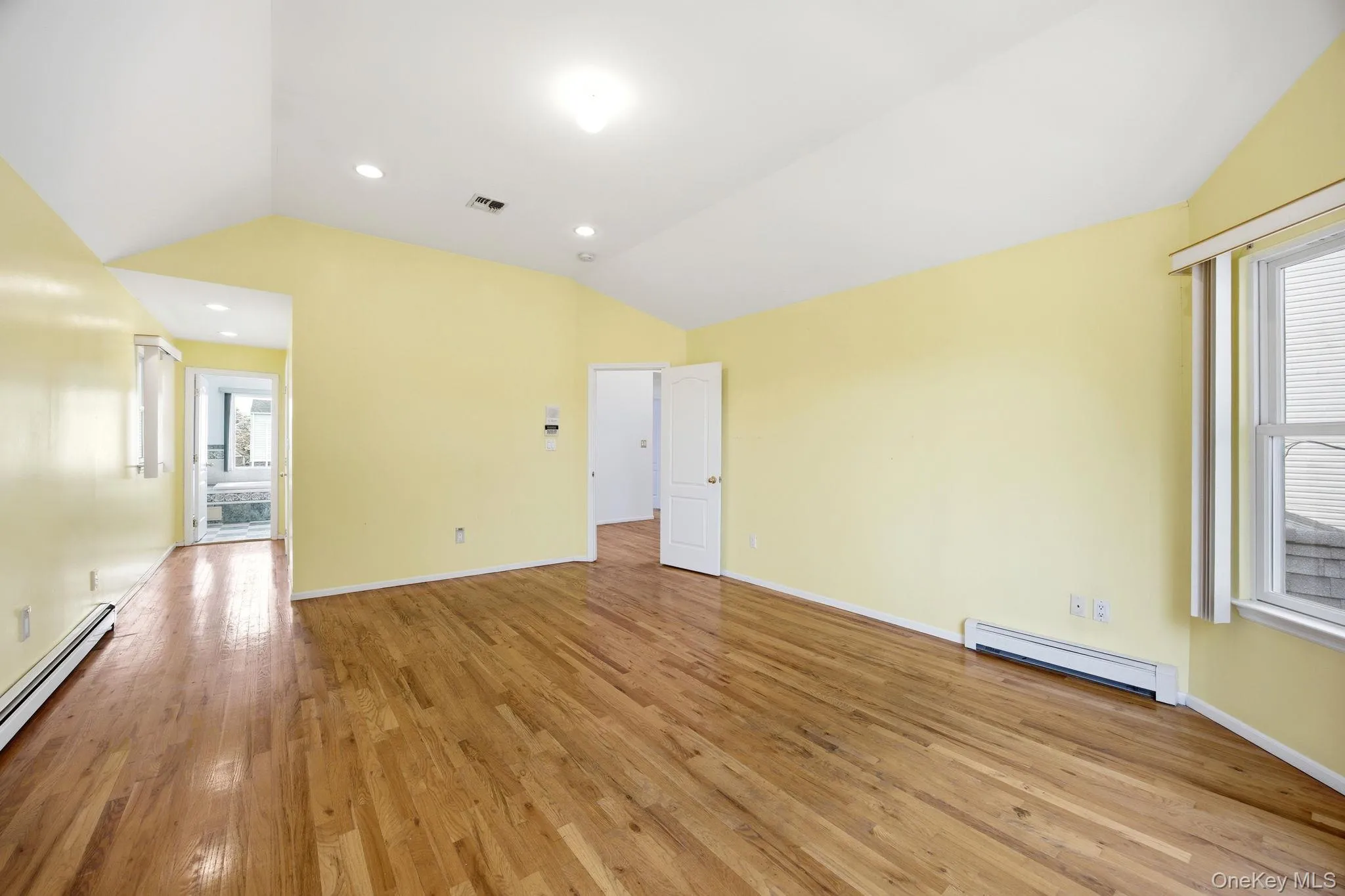 16 6th Avenue, North Hempstead, NY, 4 Bedrooms Bedrooms, 8 Rooms Rooms,2 BathroomsBathrooms,Residential,For Rent,6th,0,997440 16 6th Avenue, North Hempstead, NY, 4 Bedrooms Bedrooms, 8 Rooms Rooms,2 BathroomsBathrooms,Residential,For Rent,6th,0,997440