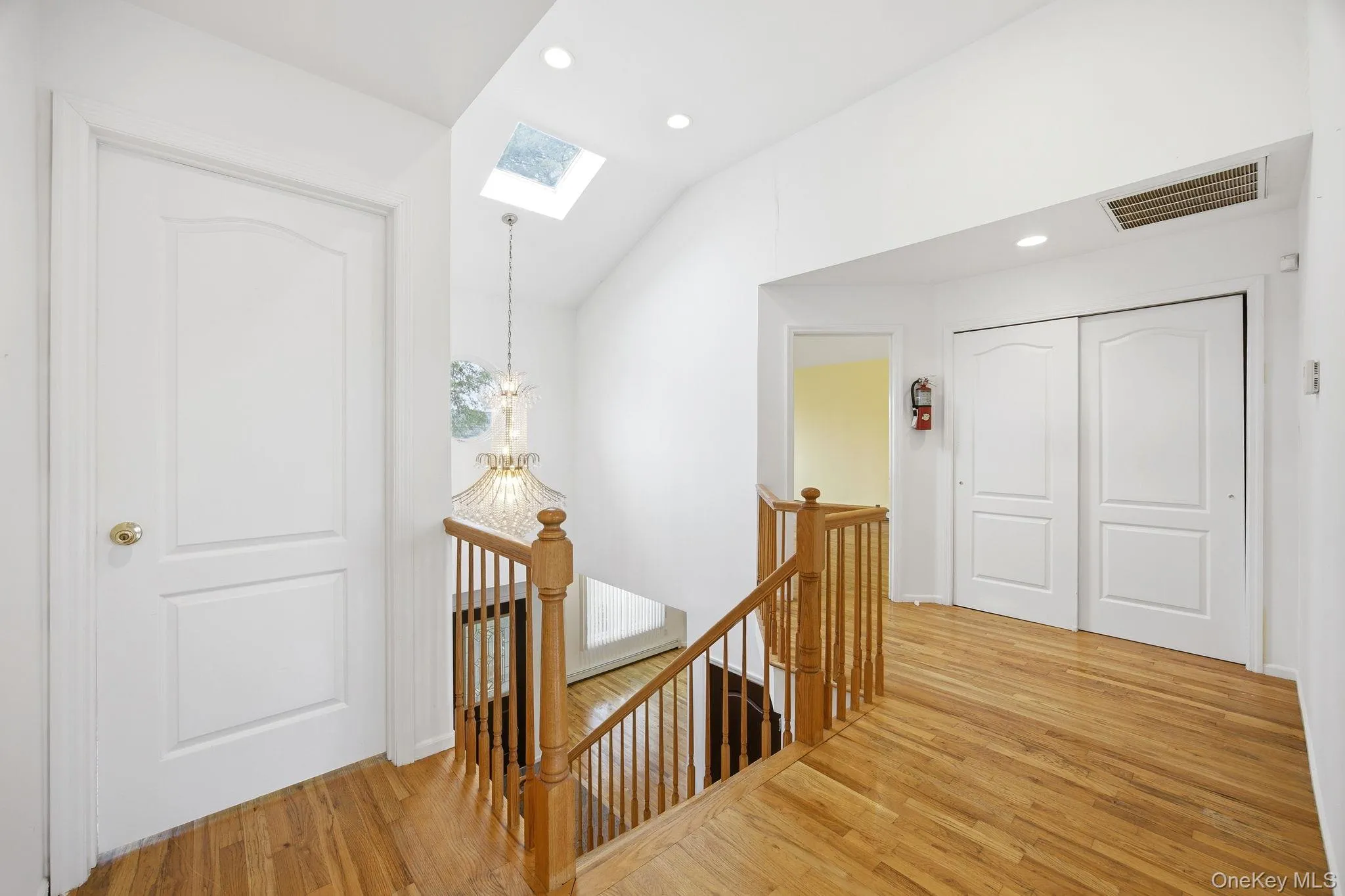 16 6th Avenue, North Hempstead, NY, 4 Bedrooms Bedrooms, 8 Rooms Rooms,2 BathroomsBathrooms,Residential,For Rent,6th,0,997440 16 6th Avenue, North Hempstead, NY, 4 Bedrooms Bedrooms, 8 Rooms Rooms,2 BathroomsBathrooms,Residential,For Rent,6th,0,997440