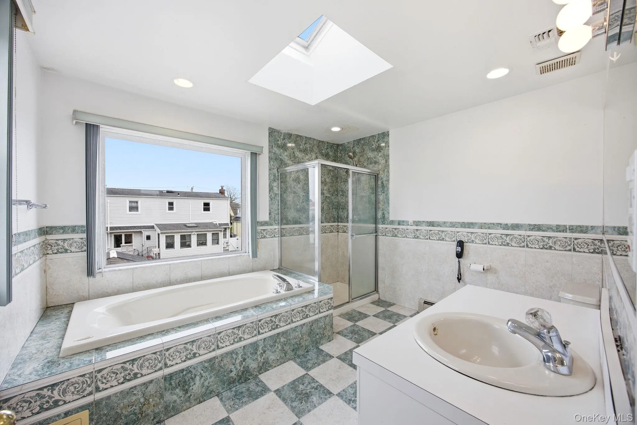 16 6th Avenue, North Hempstead, NY, 4 Bedrooms Bedrooms, 8 Rooms Rooms,2 BathroomsBathrooms,Residential,For Rent,6th,0,997440 16 6th Avenue, North Hempstead, NY, 4 Bedrooms Bedrooms, 8 Rooms Rooms,2 BathroomsBathrooms,Residential,For Rent,6th,0,997440