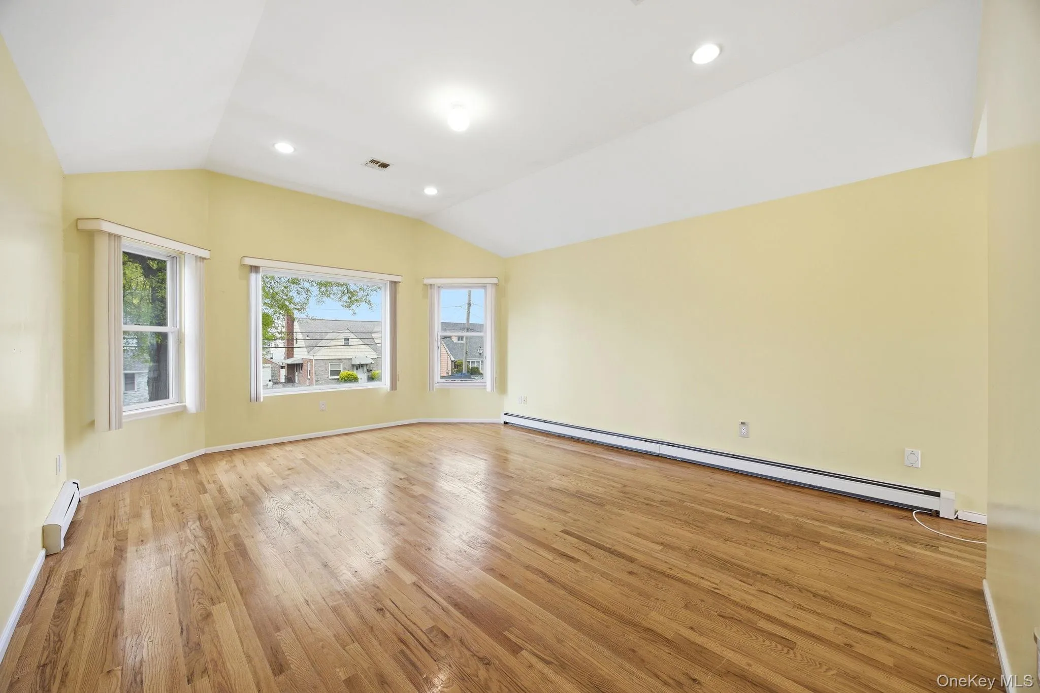 16 6th Avenue, North Hempstead, NY, 4 Bedrooms Bedrooms, 8 Rooms Rooms,2 BathroomsBathrooms,Residential,For Rent,6th,0,997440 16 6th Avenue, North Hempstead, NY, 4 Bedrooms Bedrooms, 8 Rooms Rooms,2 BathroomsBathrooms,Residential,For Rent,6th,0,997440