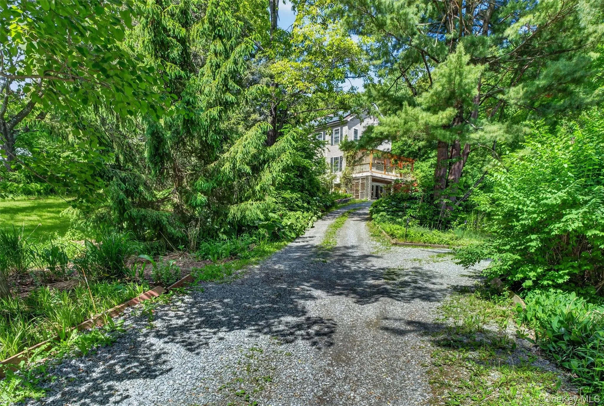 Circular driveway to home Circular driveway to home