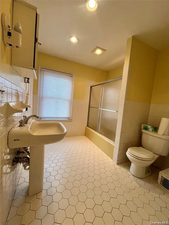 47 Wickham Avenue, Middletown, NY, 3 Bedrooms Bedrooms, 7 Rooms Rooms,1 BathroomBathrooms,Residential Sale,For Rent,Wickham,0,997491 47 Wickham Avenue, Middletown, NY, 3 Bedrooms Bedrooms, 7 Rooms Rooms,1 BathroomBathrooms,Residential Sale,For Rent,Wickham,0,997491