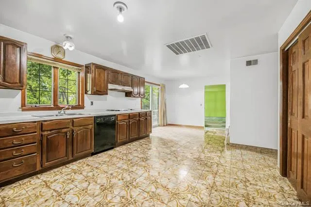 4 Carol Lane, Mamaroneck, NY, 4 Bedrooms Bedrooms, 8 Rooms Rooms,2 BathroomsBathrooms,Residential,For Rent,Carol,0,997494 4 Carol Lane, Mamaroneck, NY, 4 Bedrooms Bedrooms, 8 Rooms Rooms,2 BathroomsBathrooms,Residential,For Rent,Carol,0,997494