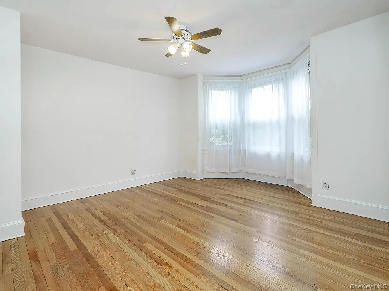 3 Smull Place, North Hempstead, NY, 3 Bedrooms Bedrooms, 6 Rooms Rooms,1 BathroomBathrooms,Residential Lease,For Rent,Smull,0,997495 3 Smull Place, North Hempstead, NY, 3 Bedrooms Bedrooms, 6 Rooms Rooms,1 BathroomBathrooms,Residential Lease,For Rent,Smull,0,997495