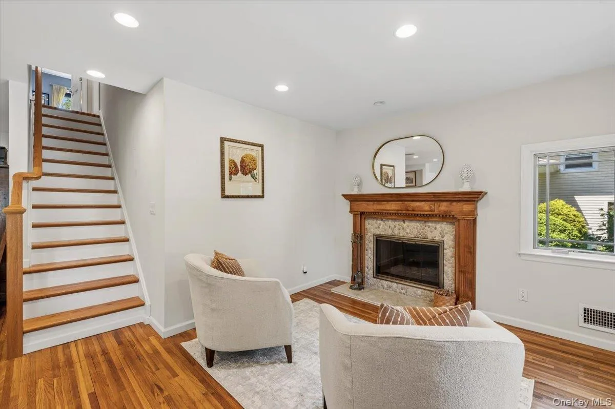 8 Lewis Lane, North Hempstead, NY, 5 Bedrooms Bedrooms, 9 Rooms Rooms,4 BathroomsBathrooms,Residential,For Rent,Lewis,0,997502 8 Lewis Lane, North Hempstead, NY, 5 Bedrooms Bedrooms, 9 Rooms Rooms,4 BathroomsBathrooms,Residential,For Rent,Lewis,0,997502