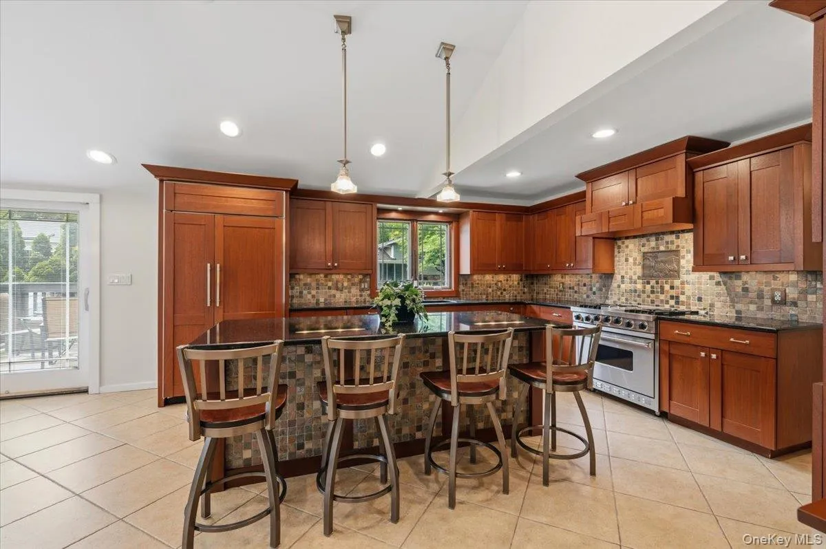 8 Lewis Lane, North Hempstead, NY, 5 Bedrooms Bedrooms, 9 Rooms Rooms,4 BathroomsBathrooms,Residential,For Rent,Lewis,0,997502 8 Lewis Lane, North Hempstead, NY, 5 Bedrooms Bedrooms, 9 Rooms Rooms,4 BathroomsBathrooms,Residential,For Rent,Lewis,0,997502