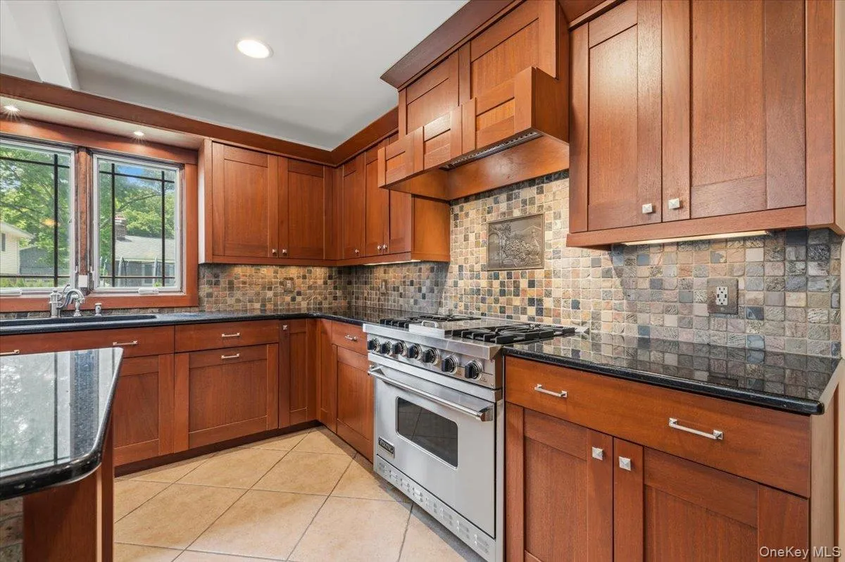 8 Lewis Lane, North Hempstead, NY, 5 Bedrooms Bedrooms, 9 Rooms Rooms,4 BathroomsBathrooms,Residential,For Rent,Lewis,0,997502 8 Lewis Lane, North Hempstead, NY, 5 Bedrooms Bedrooms, 9 Rooms Rooms,4 BathroomsBathrooms,Residential,For Rent,Lewis,0,997502