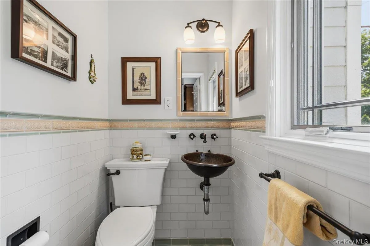 8 Lewis Lane, North Hempstead, NY, 5 Bedrooms Bedrooms, 9 Rooms Rooms,4 BathroomsBathrooms,Residential,For Rent,Lewis,0,997502 8 Lewis Lane, North Hempstead, NY, 5 Bedrooms Bedrooms, 9 Rooms Rooms,4 BathroomsBathrooms,Residential,For Rent,Lewis,0,997502