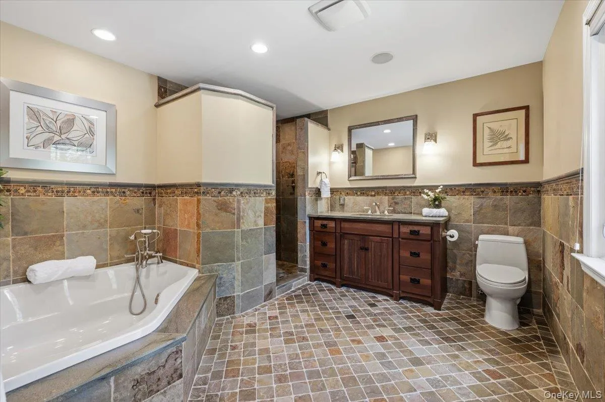 8 Lewis Lane, North Hempstead, NY, 5 Bedrooms Bedrooms, 9 Rooms Rooms,4 BathroomsBathrooms,Residential,For Rent,Lewis,0,997502 8 Lewis Lane, North Hempstead, NY, 5 Bedrooms Bedrooms, 9 Rooms Rooms,4 BathroomsBathrooms,Residential,For Rent,Lewis,0,997502