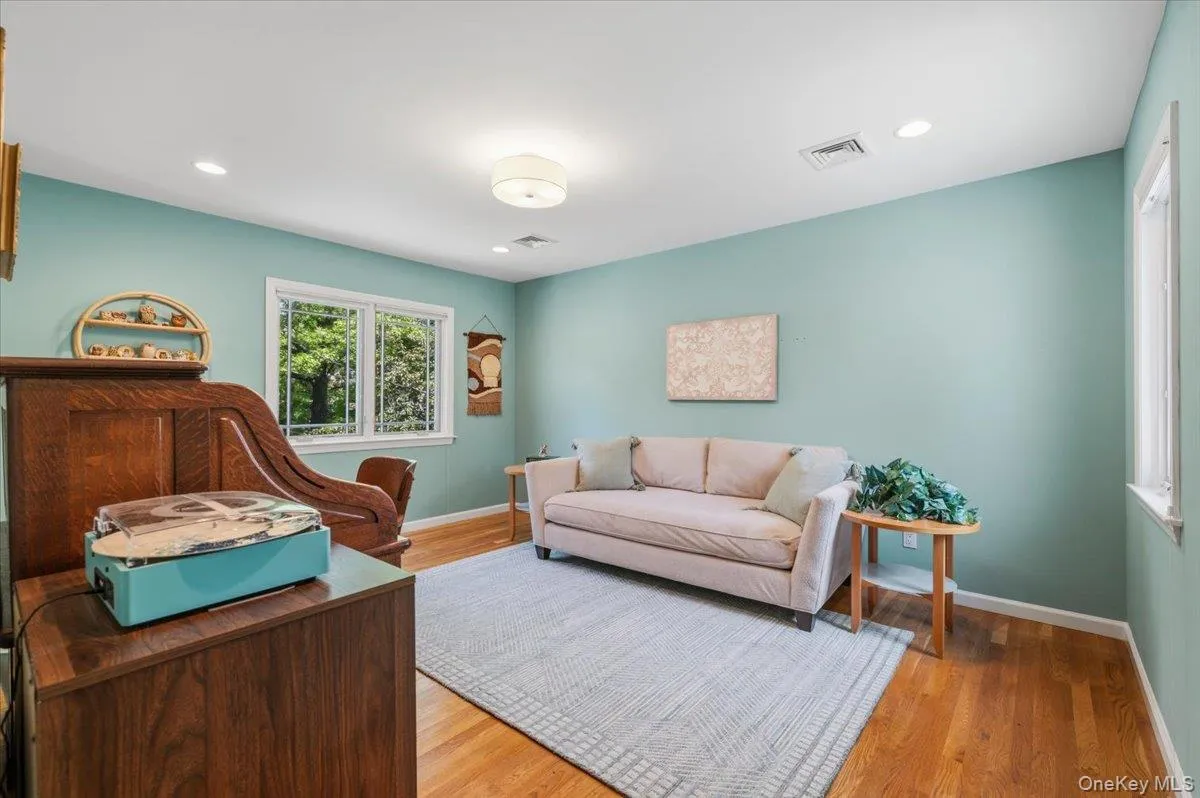 8 Lewis Lane, North Hempstead, NY, 5 Bedrooms Bedrooms, 9 Rooms Rooms,4 BathroomsBathrooms,Residential,For Rent,Lewis,0,997502 8 Lewis Lane, North Hempstead, NY, 5 Bedrooms Bedrooms, 9 Rooms Rooms,4 BathroomsBathrooms,Residential,For Rent,Lewis,0,997502