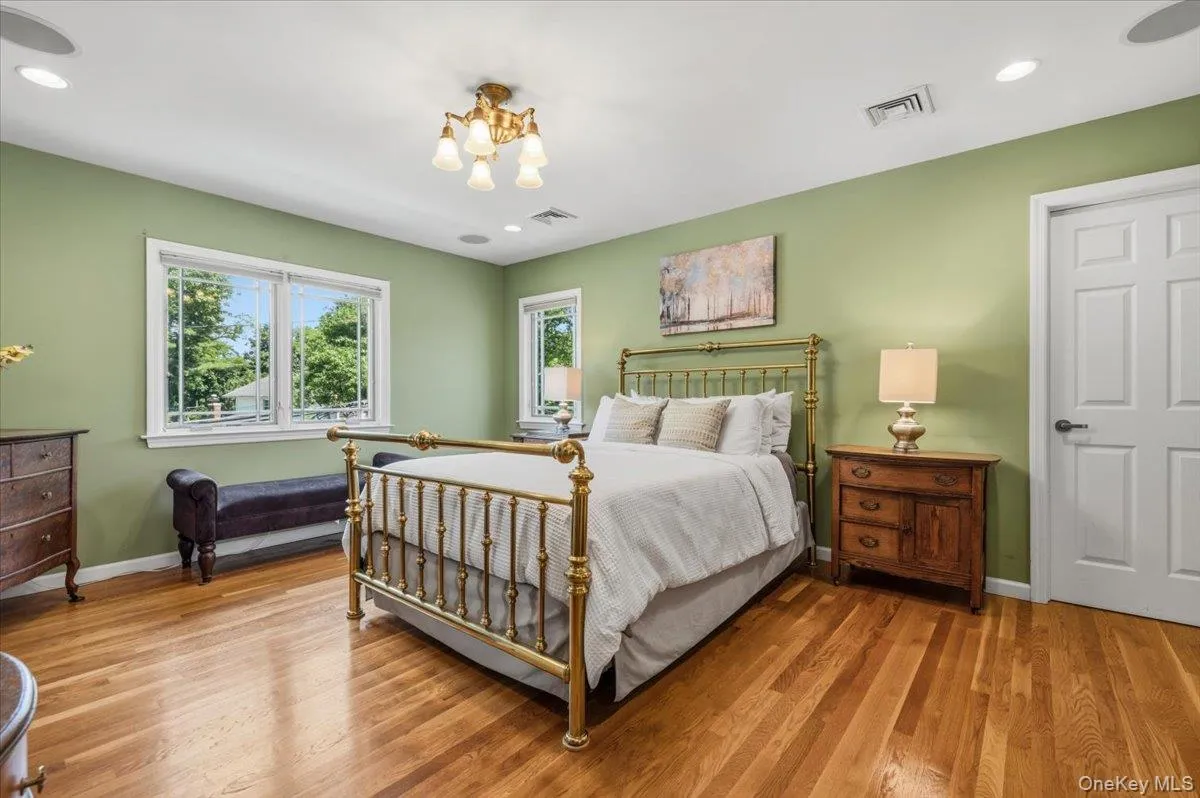 8 Lewis Lane, North Hempstead, NY, 5 Bedrooms Bedrooms, 9 Rooms Rooms,4 BathroomsBathrooms,Residential,For Rent,Lewis,0,997502 8 Lewis Lane, North Hempstead, NY, 5 Bedrooms Bedrooms, 9 Rooms Rooms,4 BathroomsBathrooms,Residential,For Rent,Lewis,0,997502