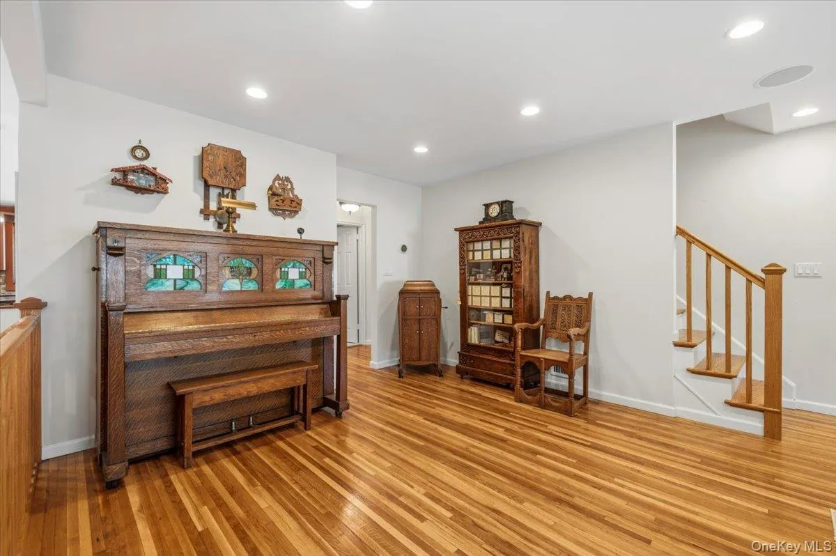 8 Lewis Lane, North Hempstead, NY, 5 Bedrooms Bedrooms, 9 Rooms Rooms,4 BathroomsBathrooms,Residential,For Rent,Lewis,0,997502 8 Lewis Lane, North Hempstead, NY, 5 Bedrooms Bedrooms, 9 Rooms Rooms,4 BathroomsBathrooms,Residential,For Rent,Lewis,0,997502