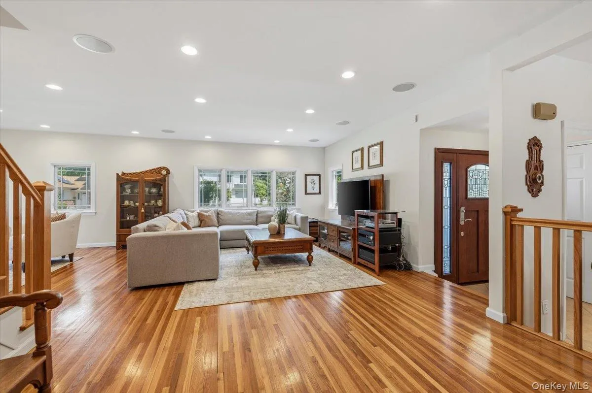 8 Lewis Lane, North Hempstead, NY, 5 Bedrooms Bedrooms, 9 Rooms Rooms,4 BathroomsBathrooms,Residential,For Rent,Lewis,0,997502 8 Lewis Lane, North Hempstead, NY, 5 Bedrooms Bedrooms, 9 Rooms Rooms,4 BathroomsBathrooms,Residential,For Rent,Lewis,0,997502
