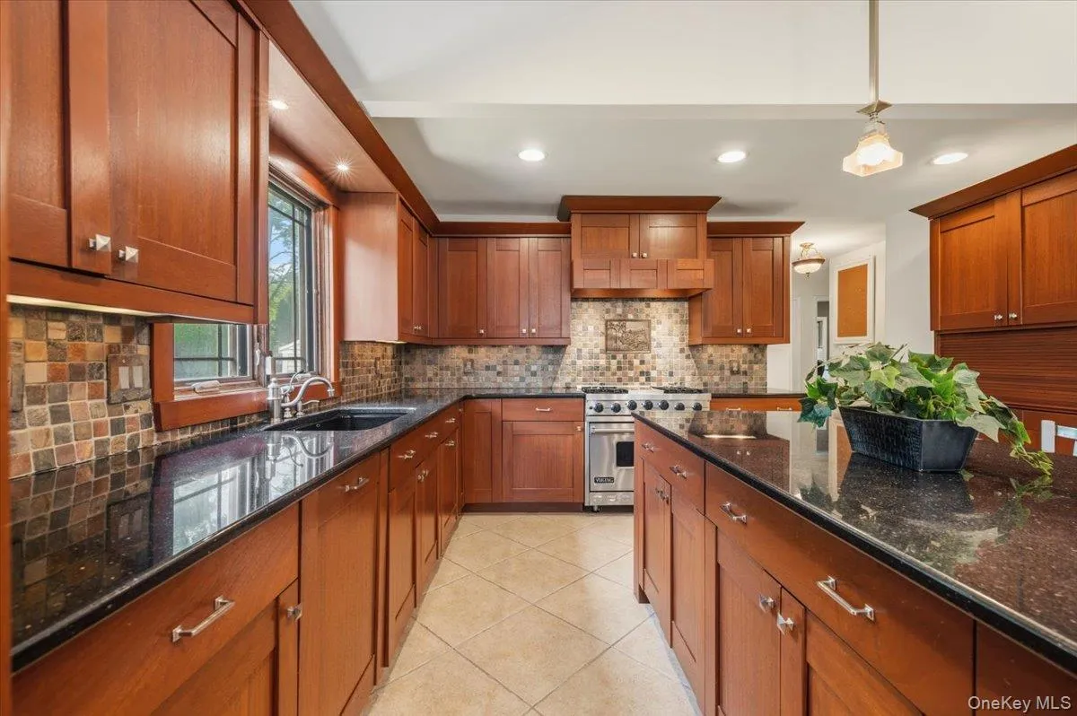 8 Lewis Lane, North Hempstead, NY, 5 Bedrooms Bedrooms, 9 Rooms Rooms,4 BathroomsBathrooms,Residential,For Rent,Lewis,0,997502 8 Lewis Lane, North Hempstead, NY, 5 Bedrooms Bedrooms, 9 Rooms Rooms,4 BathroomsBathrooms,Residential,For Rent,Lewis,0,997502
