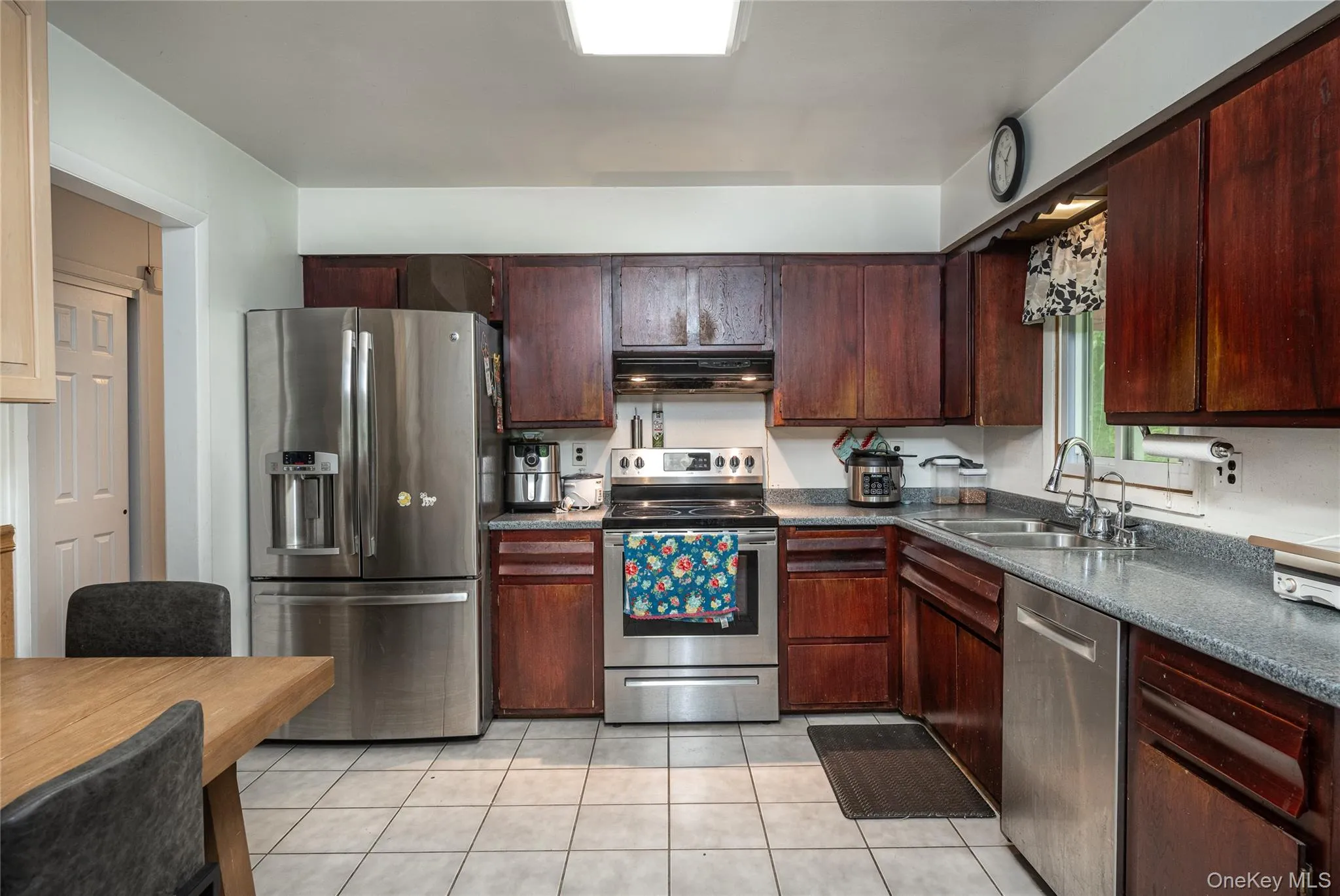 Upper Level - Kit with Breakfast table Upper Level - Kit with Breakfast table