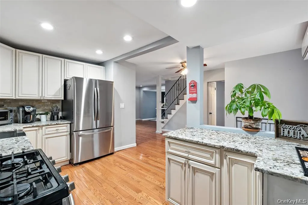 8 Broadway, Clarkstown, NY, 3 Bedrooms Bedrooms, 6 Rooms Rooms,2 BathroomsBathrooms,Residential Lease,For Rent,Broadway,0,KEY997509 8 Broadway, Clarkstown, NY, 3 Bedrooms Bedrooms, 6 Rooms Rooms,2 BathroomsBathrooms,Residential Lease,For Rent,Broadway,0,KEY997509