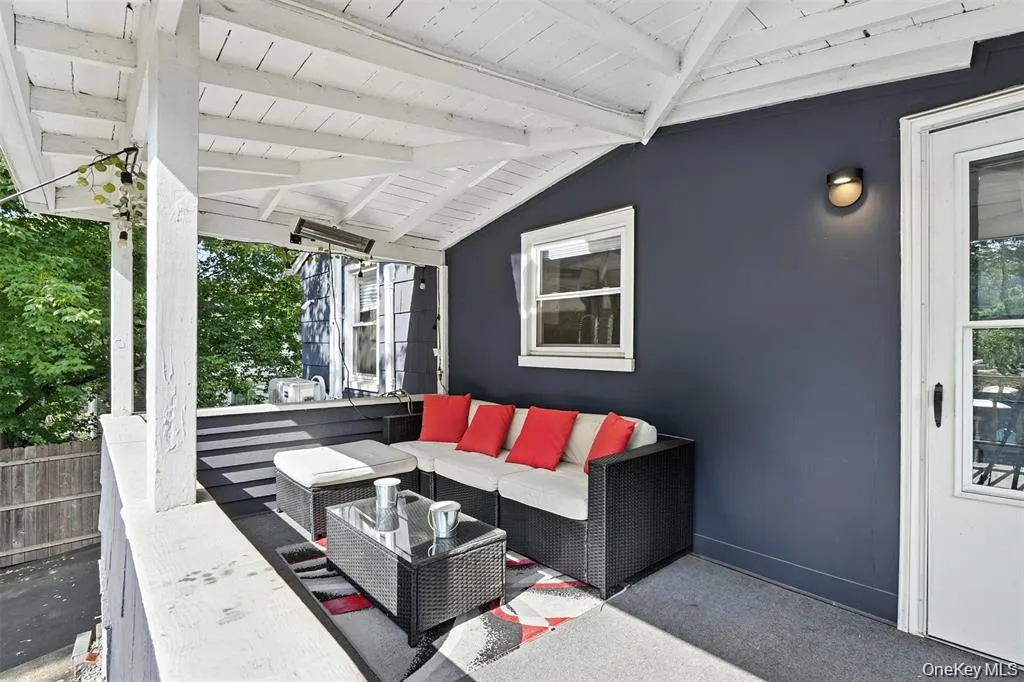 8 Broadway, Clarkstown, NY, 3 Bedrooms Bedrooms, 6 Rooms Rooms,2 BathroomsBathrooms,Residential Lease,For Rent,Broadway,0,KEY997509 8 Broadway, Clarkstown, NY, 3 Bedrooms Bedrooms, 6 Rooms Rooms,2 BathroomsBathrooms,Residential Lease,For Rent,Broadway,0,KEY997509