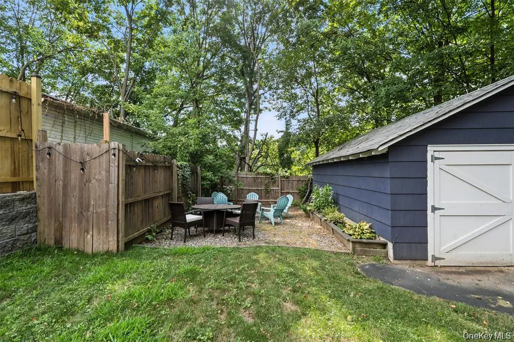 8 Broadway, Clarkstown, NY, 3 Bedrooms Bedrooms, 6 Rooms Rooms,2 BathroomsBathrooms,Residential Lease,For Rent,Broadway,0,KEY997509 8 Broadway, Clarkstown, NY, 3 Bedrooms Bedrooms, 6 Rooms Rooms,2 BathroomsBathrooms,Residential Lease,For Rent,Broadway,0,KEY997509