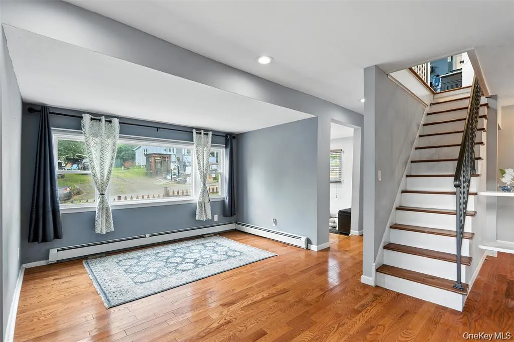 8 Broadway, Clarkstown, NY, 3 Bedrooms Bedrooms, 6 Rooms Rooms,2 BathroomsBathrooms,Residential Lease,For Rent,Broadway,0,KEY997509 8 Broadway, Clarkstown, NY, 3 Bedrooms Bedrooms, 6 Rooms Rooms,2 BathroomsBathrooms,Residential Lease,For Rent,Broadway,0,KEY997509