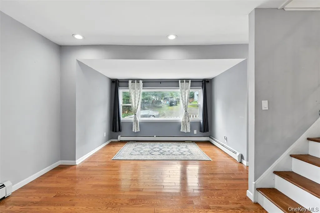 8 Broadway, Clarkstown, NY, 3 Bedrooms Bedrooms, 6 Rooms Rooms,2 BathroomsBathrooms,Residential Lease,For Rent,Broadway,0,KEY997509 8 Broadway, Clarkstown, NY, 3 Bedrooms Bedrooms, 6 Rooms Rooms,2 BathroomsBathrooms,Residential Lease,For Rent,Broadway,0,KEY997509