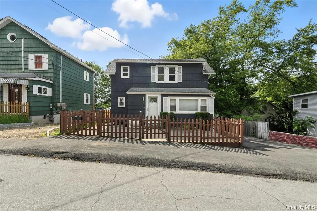 8 Broadway, Clarkstown, NY, 3 Bedrooms Bedrooms, 6 Rooms Rooms,2 BathroomsBathrooms,Residential Lease,For Rent,Broadway,0,KEY997509 8 Broadway, Clarkstown, NY, 3 Bedrooms Bedrooms, 6 Rooms Rooms,2 BathroomsBathrooms,Residential Lease,For Rent,Broadway,0,KEY997509