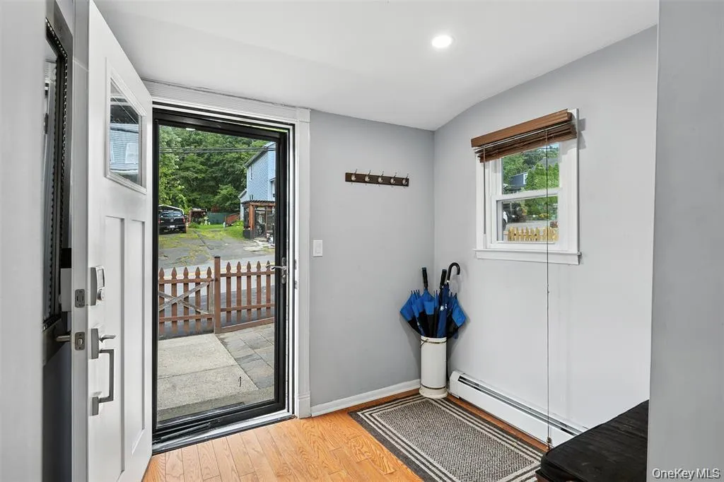 8 Broadway, Clarkstown, NY, 3 Bedrooms Bedrooms, 6 Rooms Rooms,2 BathroomsBathrooms,Residential Lease,For Rent,Broadway,0,KEY997509 8 Broadway, Clarkstown, NY, 3 Bedrooms Bedrooms, 6 Rooms Rooms,2 BathroomsBathrooms,Residential Lease,For Rent,Broadway,0,KEY997509