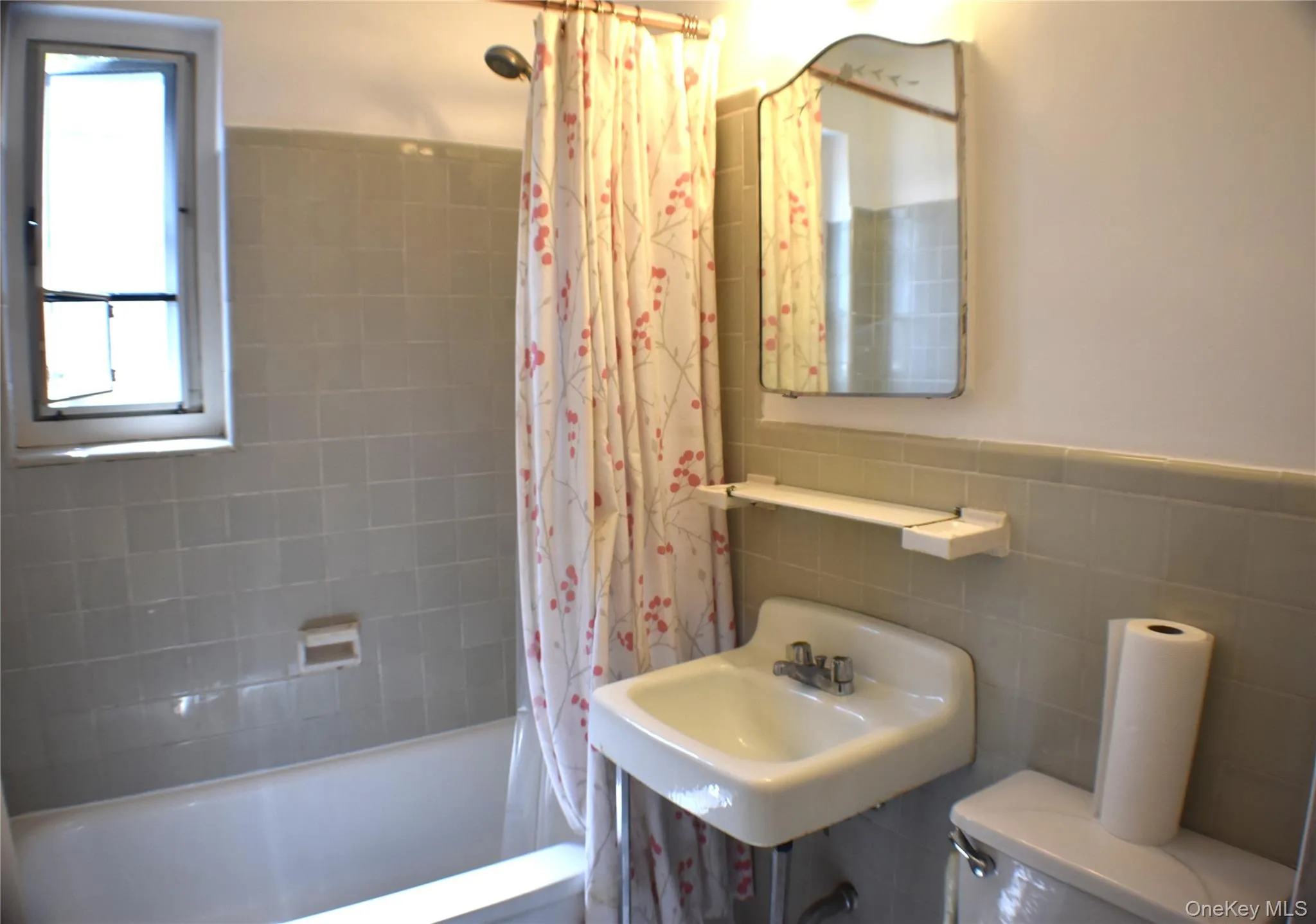 228-14 Stronghurst Avenue, New York, NY, 3 Bedrooms Bedrooms, 6 Rooms Rooms,1 BathroomBathrooms,Residential,For Rent,Stronghurst Avenue,0,997513 228-14 Stronghurst Avenue, New York, NY, 3 Bedrooms Bedrooms, 6 Rooms Rooms,1 BathroomBathrooms,Residential,For Rent,Stronghurst Avenue,0,997513