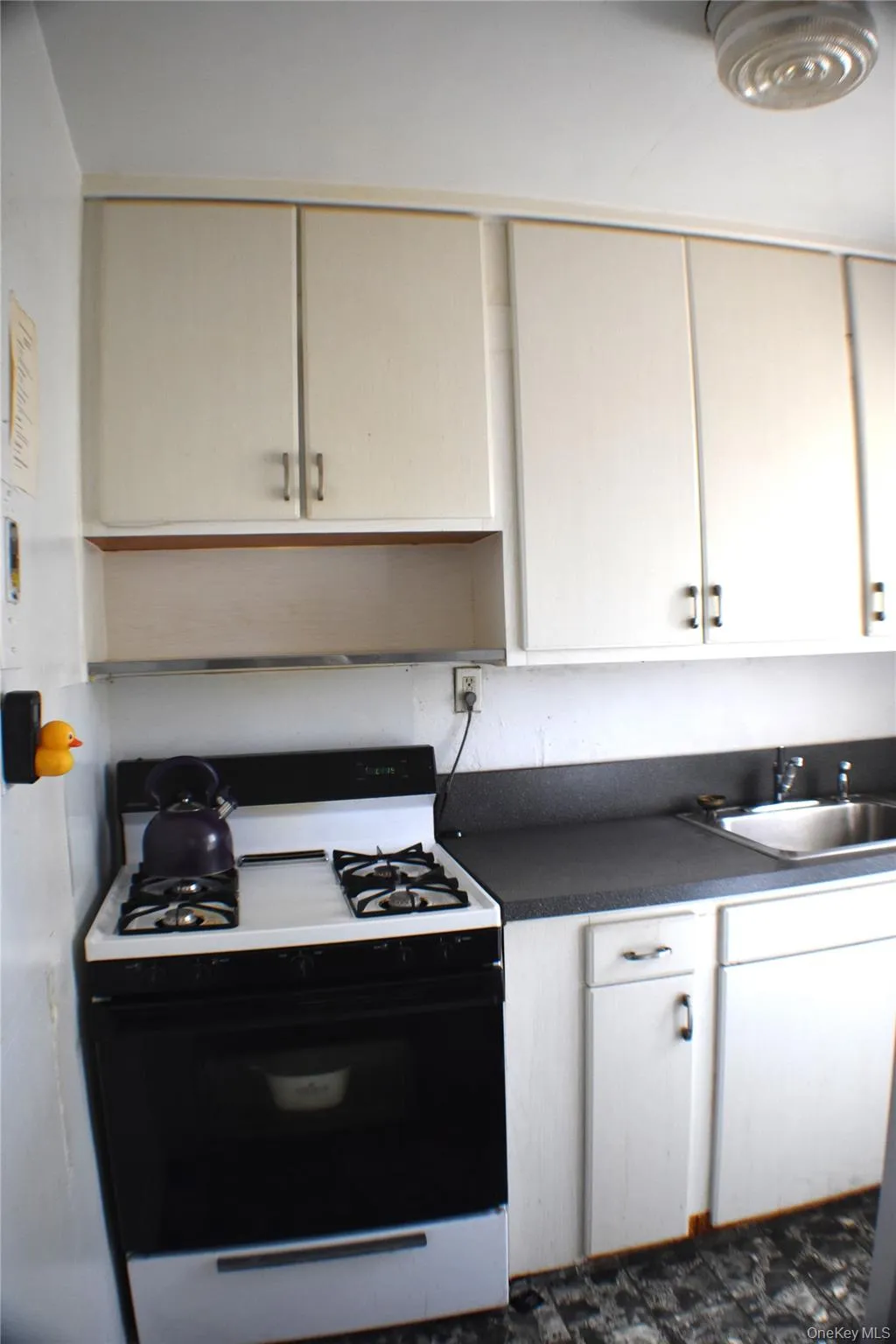 228-14 Stronghurst Avenue, New York, NY, 3 Bedrooms Bedrooms, 6 Rooms Rooms,1 BathroomBathrooms,Residential,For Rent,Stronghurst Avenue,0,997513 228-14 Stronghurst Avenue, New York, NY, 3 Bedrooms Bedrooms, 6 Rooms Rooms,1 BathroomBathrooms,Residential,For Rent,Stronghurst Avenue,0,997513