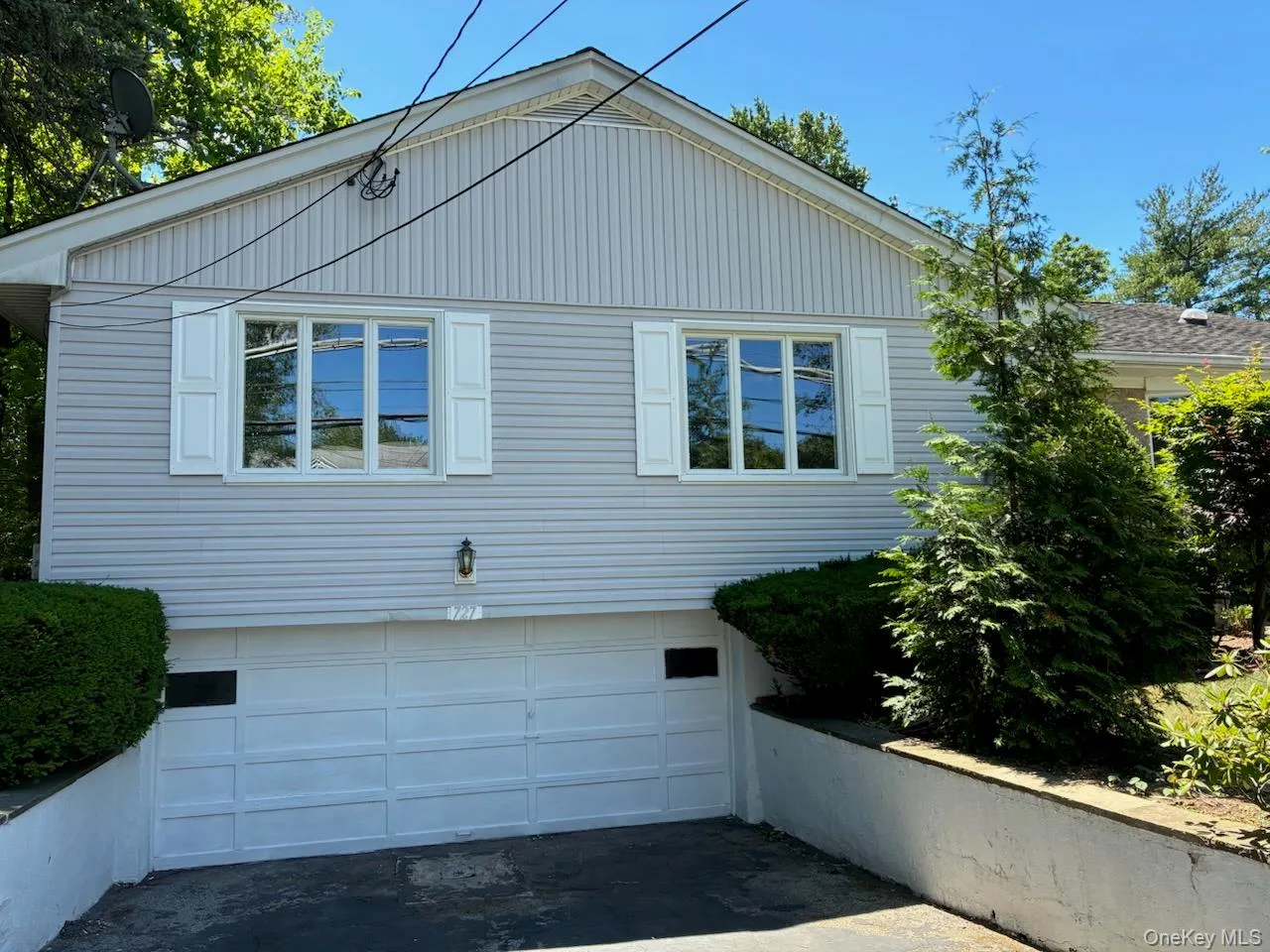 2-car garage 2-car garage