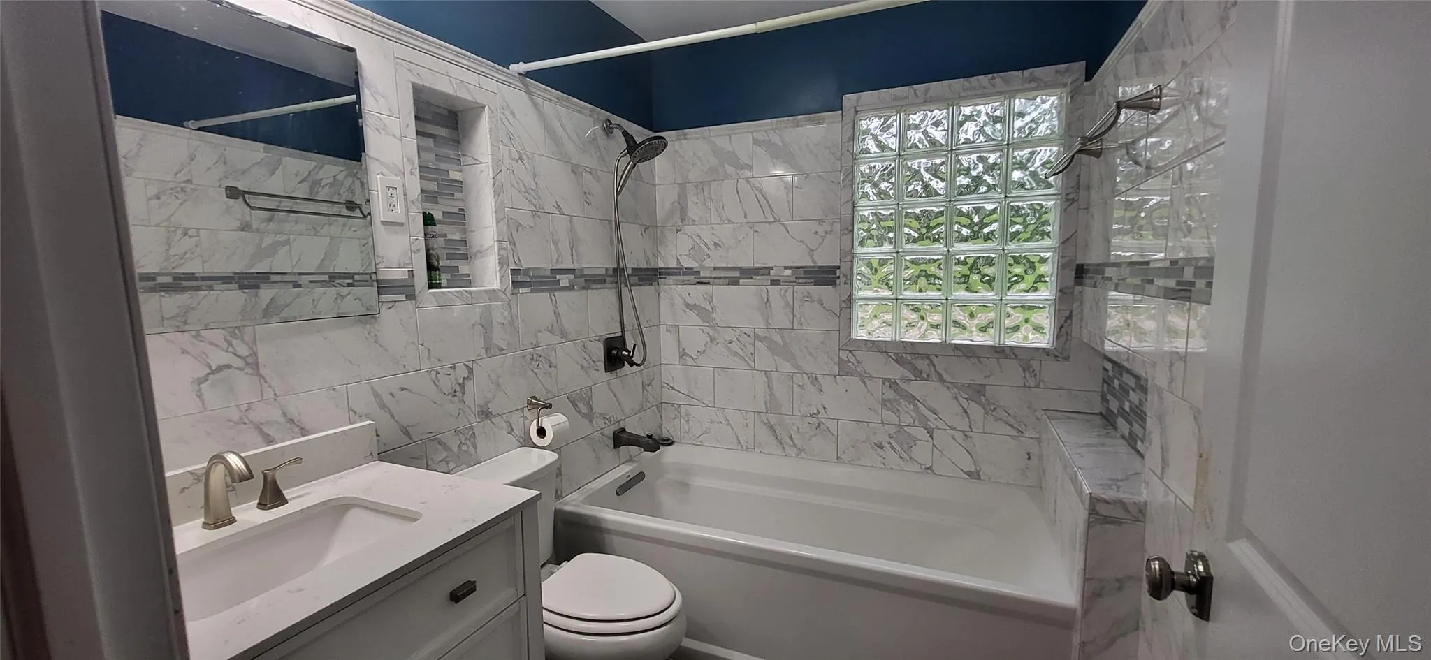 Full Hall Bath Full Hall Bath