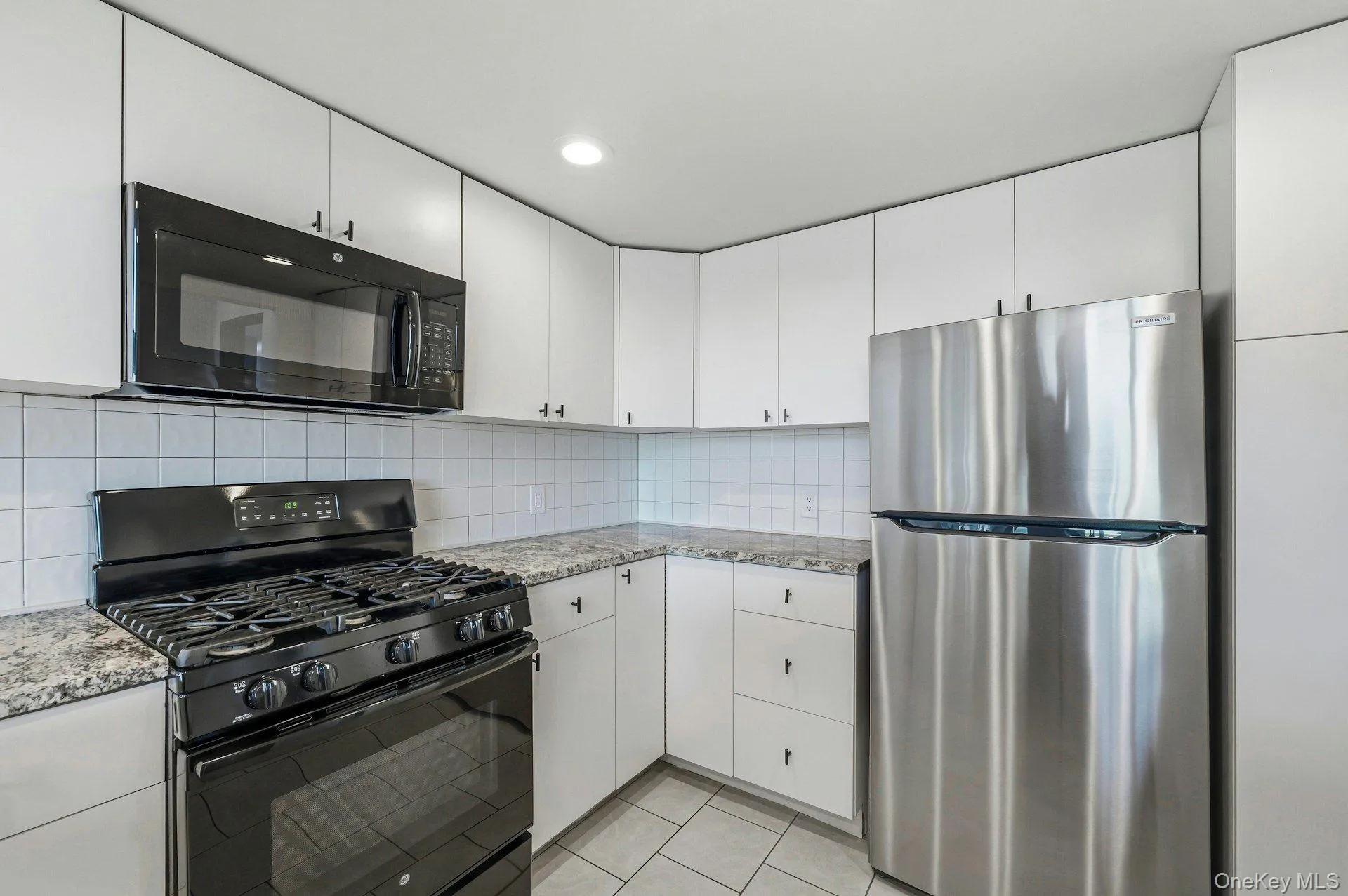 19 Hillside Avenue, Huntington, NY, 5 Bedrooms Bedrooms, 8 Rooms Rooms,3 BathroomsBathrooms,Residential,For Rent,Hillside,0,997550 19 Hillside Avenue, Huntington, NY, 5 Bedrooms Bedrooms, 8 Rooms Rooms,3 BathroomsBathrooms,Residential,For Rent,Hillside,0,997550
