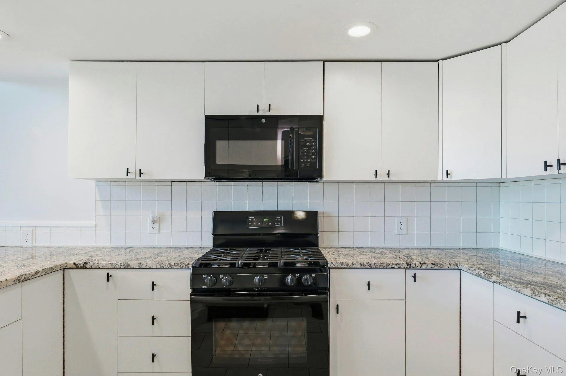 19 Hillside Avenue, Huntington, NY, 5 Bedrooms Bedrooms, 8 Rooms Rooms,3 BathroomsBathrooms,Residential,For Rent,Hillside,0,997550 19 Hillside Avenue, Huntington, NY, 5 Bedrooms Bedrooms, 8 Rooms Rooms,3 BathroomsBathrooms,Residential,For Rent,Hillside,0,997550
