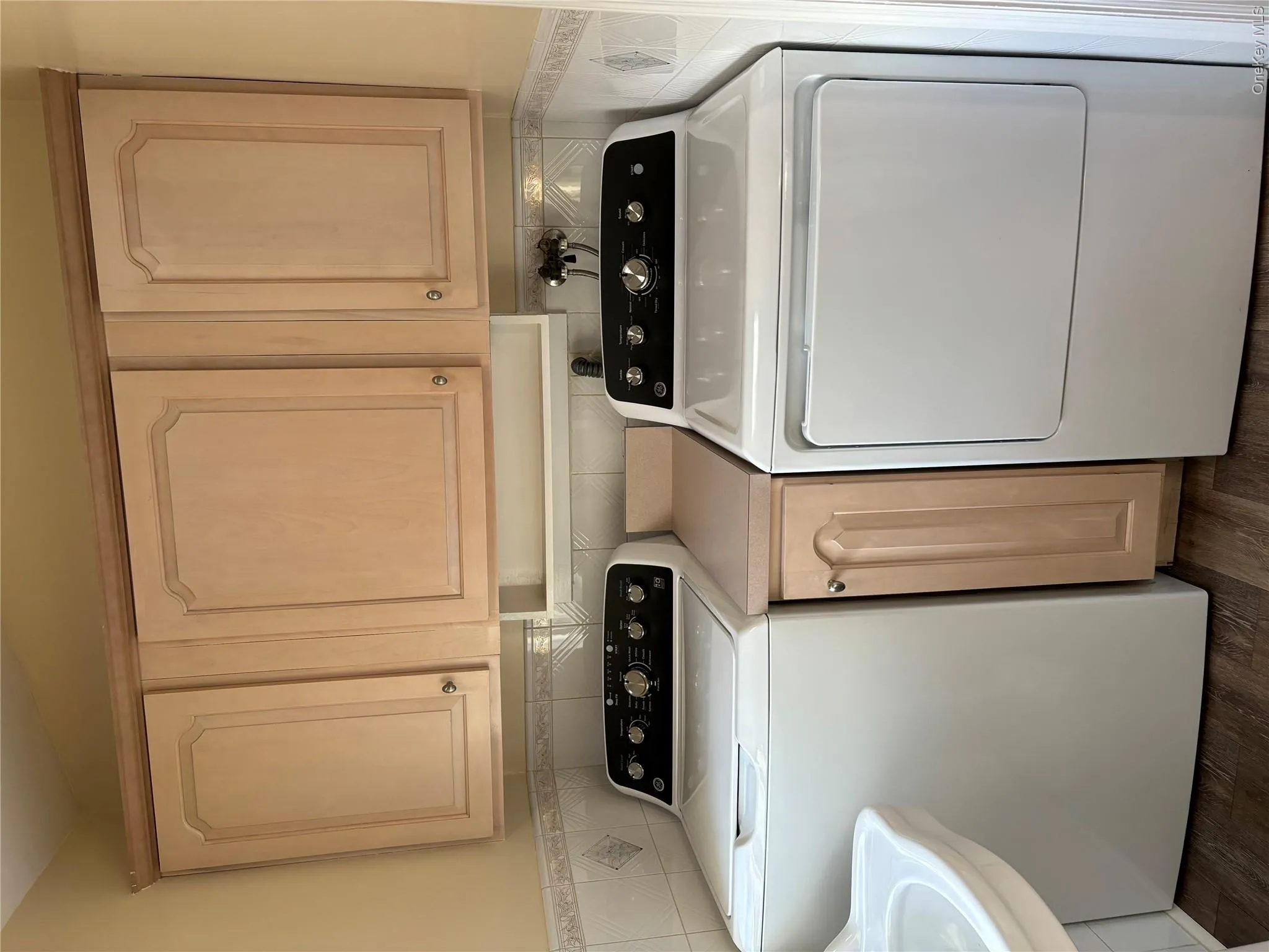 445 North Country Road, Smithtown, NY, 4 Bedrooms Bedrooms, 8 Rooms Rooms,2 BathroomsBathrooms,Residential Lease,For Rent,North Country,0,997561 445 North Country Road, Smithtown, NY, 4 Bedrooms Bedrooms, 8 Rooms Rooms,2 BathroomsBathrooms,Residential Lease,For Rent,North Country,0,997561