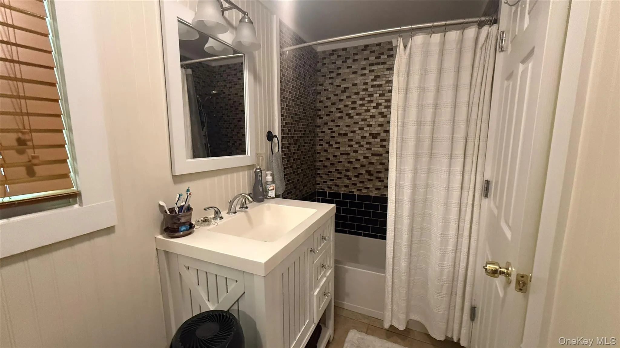 full bath with tub full bath with tub
