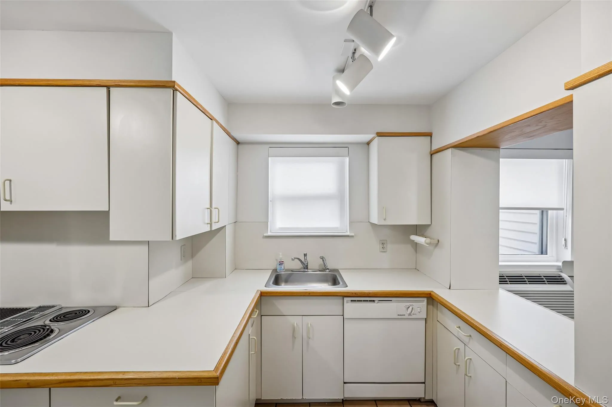 1331 Broadway, Hempstead, NY, 2 Bedrooms Bedrooms, 5 Rooms Rooms,2 BathroomsBathrooms,Residential Sale,For Rent,Broadway,0,997603 1331 Broadway, Hempstead, NY, 2 Bedrooms Bedrooms, 5 Rooms Rooms,2 BathroomsBathrooms,Residential Sale,For Rent,Broadway,0,997603